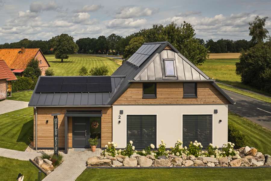 Ansprechende Mix aus Holz und Stahlprofilen, Im Ziek 1, 27374 Visselhövede